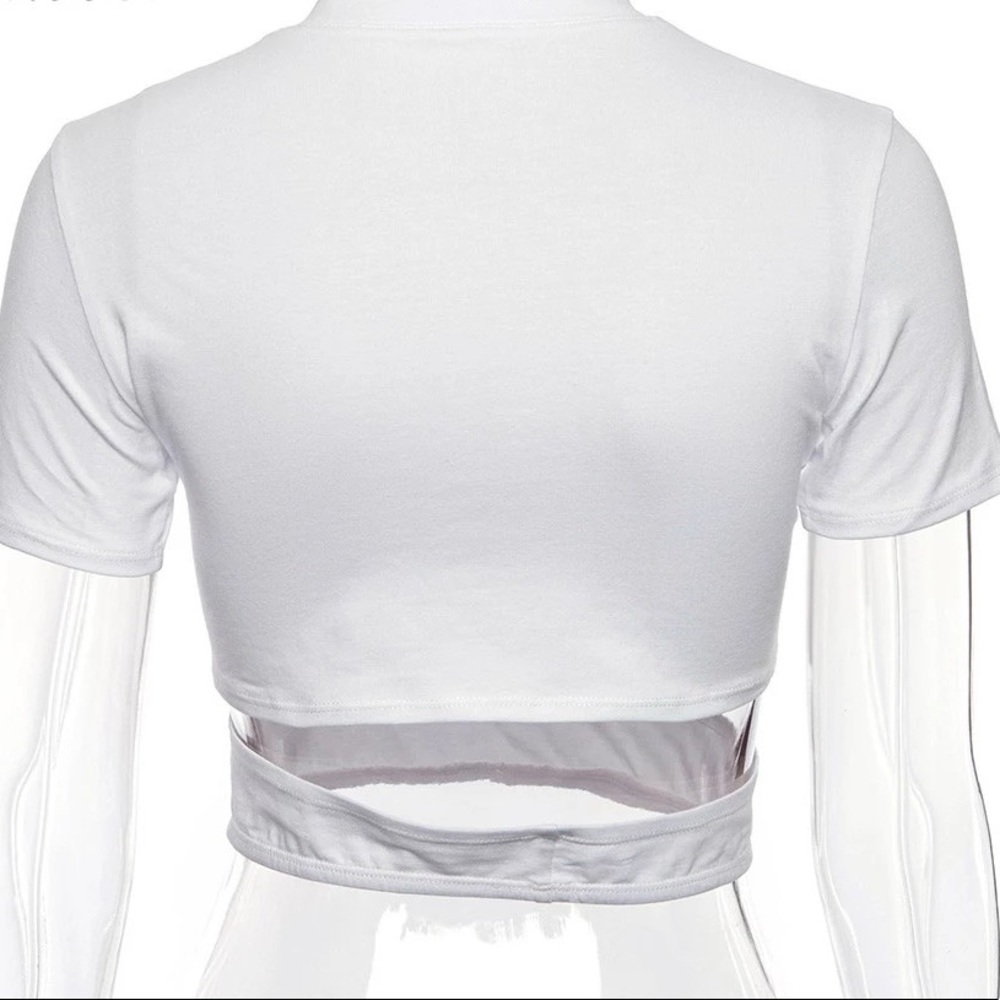 NWT Trendy White Crop Top with Cutout Detail - Picture 5 of 5